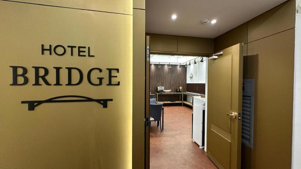 Bridge Hotel